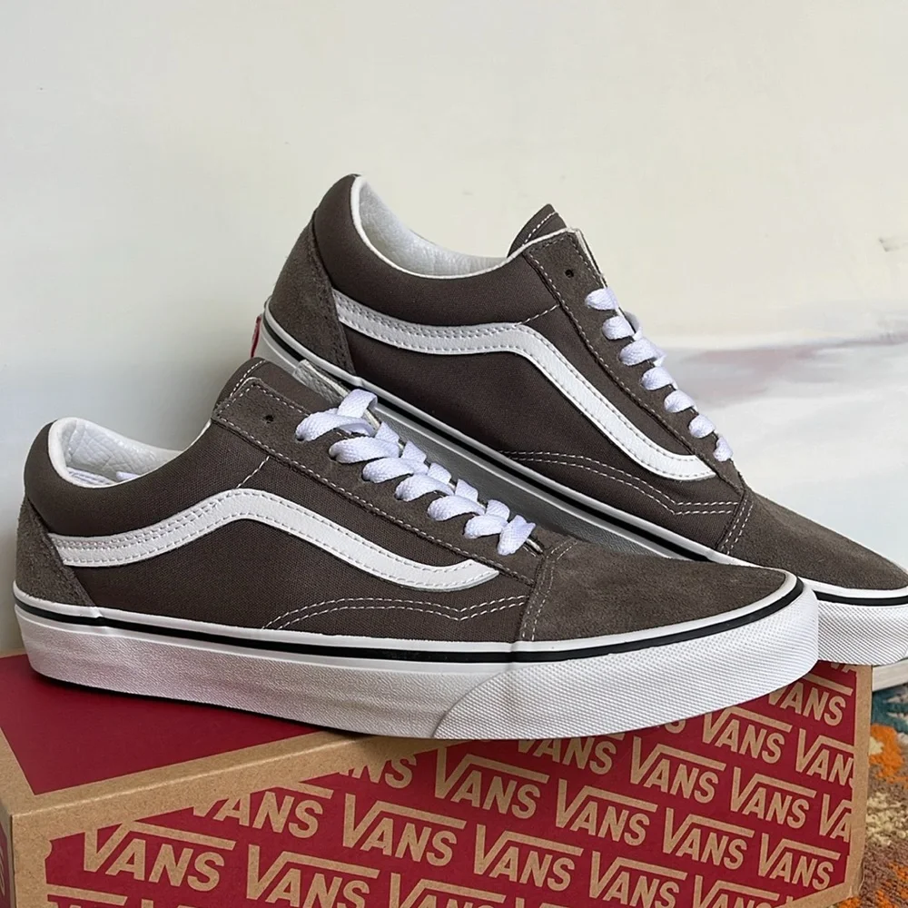 Vans Men’s Old Skool
Color Theory Bungee Cord
VN0005UF9JC
Sneakers - Picture 9 of 16